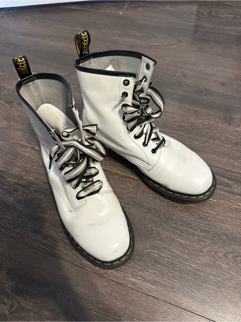 Dr. Martens boots white patent leather with gold stripe and ribbon laces 43 11
